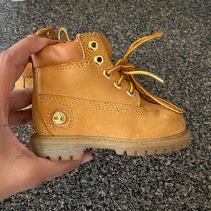 Baby timberland boots size 4